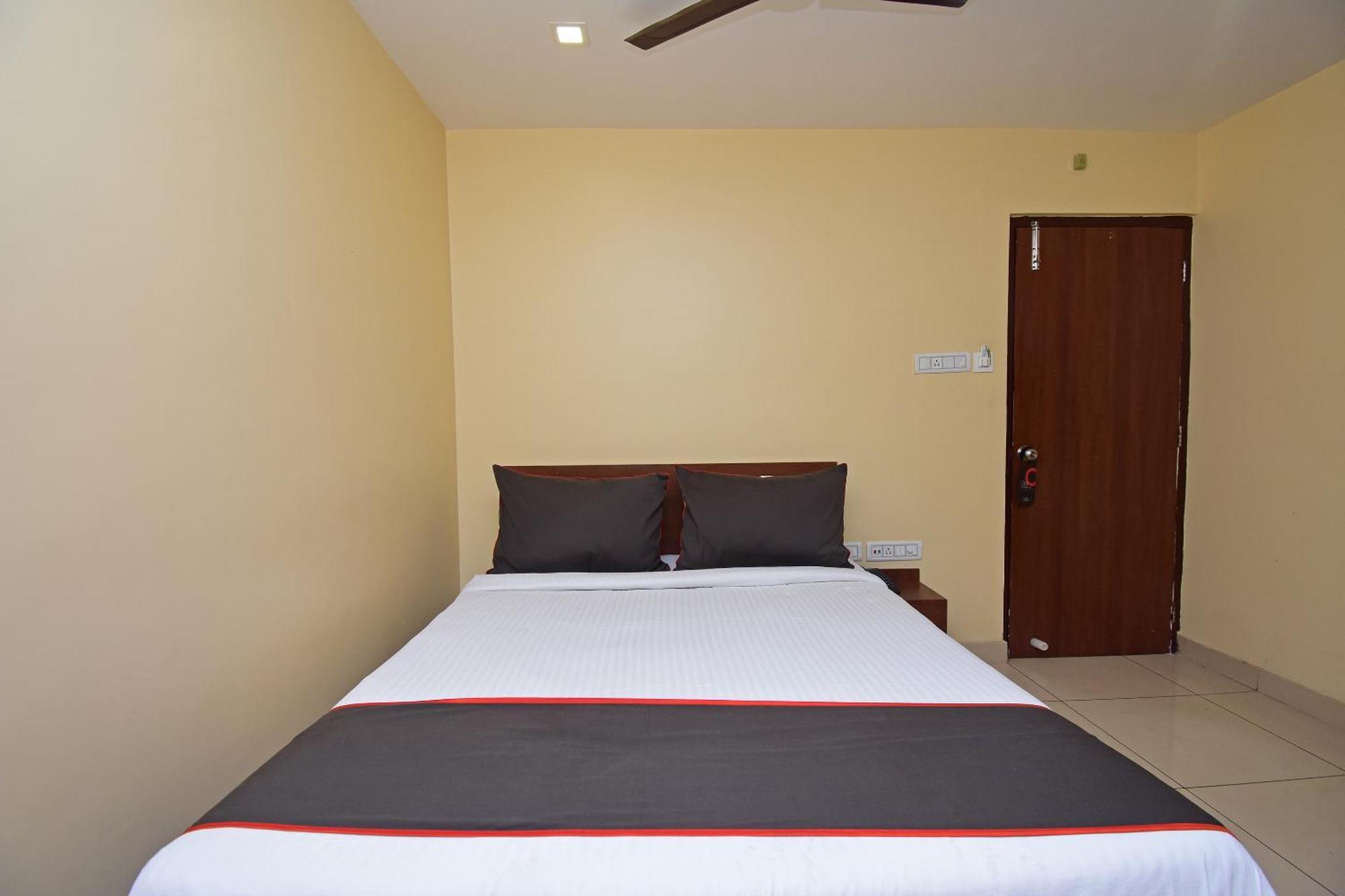 Готель Super Collection O Gokul Residency Near Emami City Dumdum Opposite Raja Palace Dam Dam Екстер'єр фото